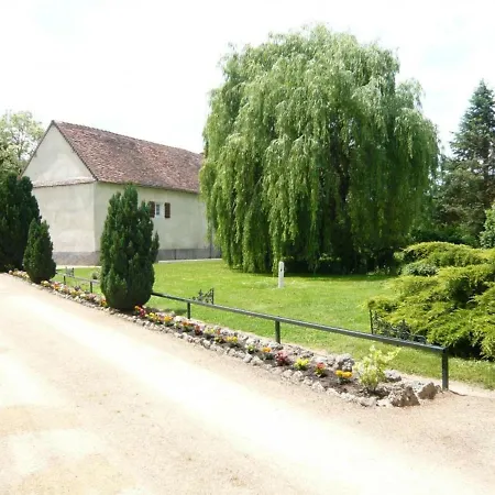 Maison Spacieuse Avec Jardin Clos, Piscine Privative Et Sauna, Proche Centre De Saint-pourcain - Fr-1-489-60