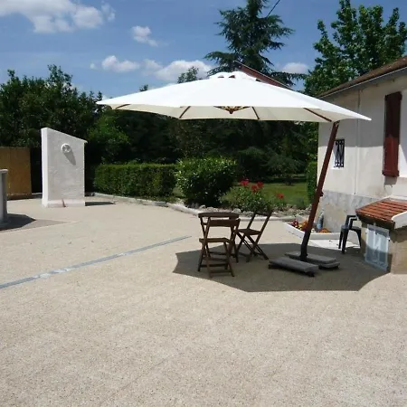 Holiday home Maison Spacieuse Avec Jardin Clos, Piscine Privative Et Sauna, Proche Centre De Saint-pourcain - Fr-1-489-60 *